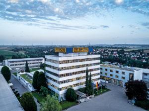 GEZEn pääkonttori Leonbergissä. Samalla tontilla sijaitsevat tehdas, tuotekehitys, koulutuskeskus ja päävarasto.