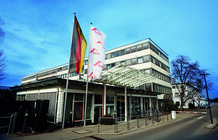 11Sisäänkäynti Roto AG:n pääkonttoriin Saksassa.
